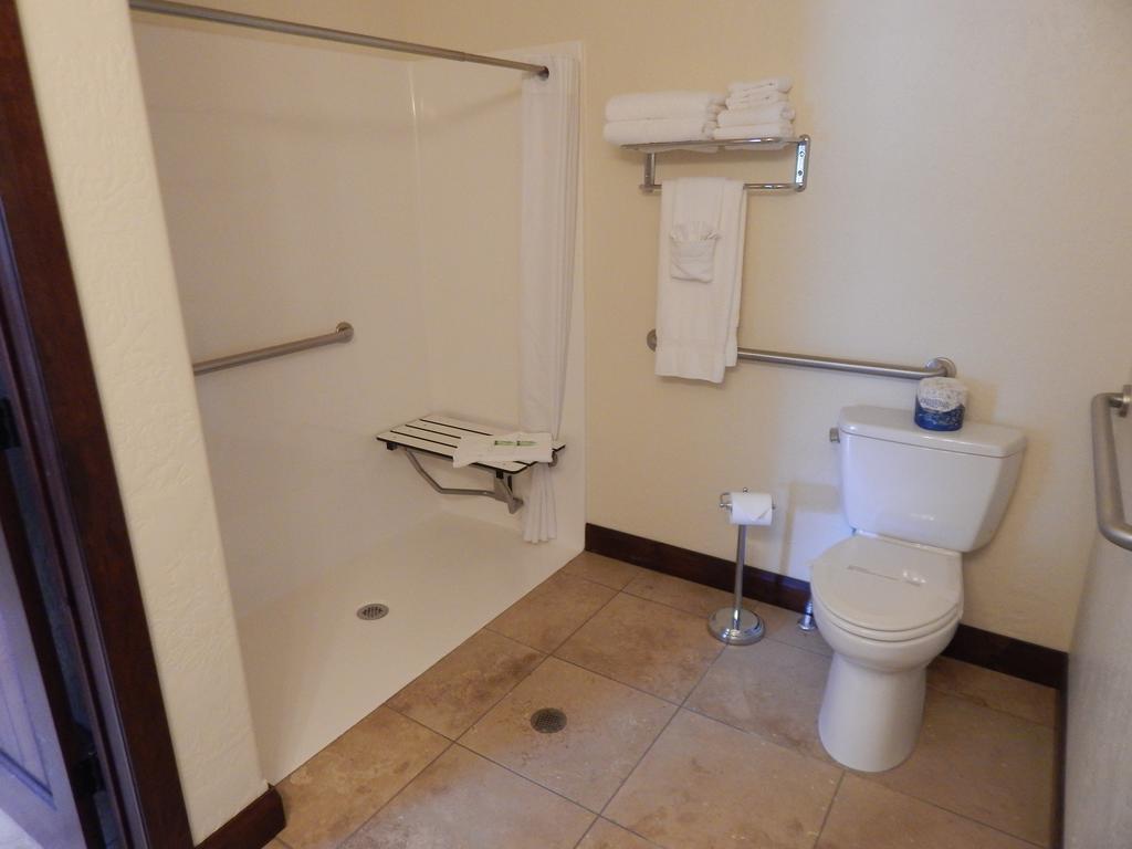 Winterton Suites Williston Ngoại thất bức ảnh