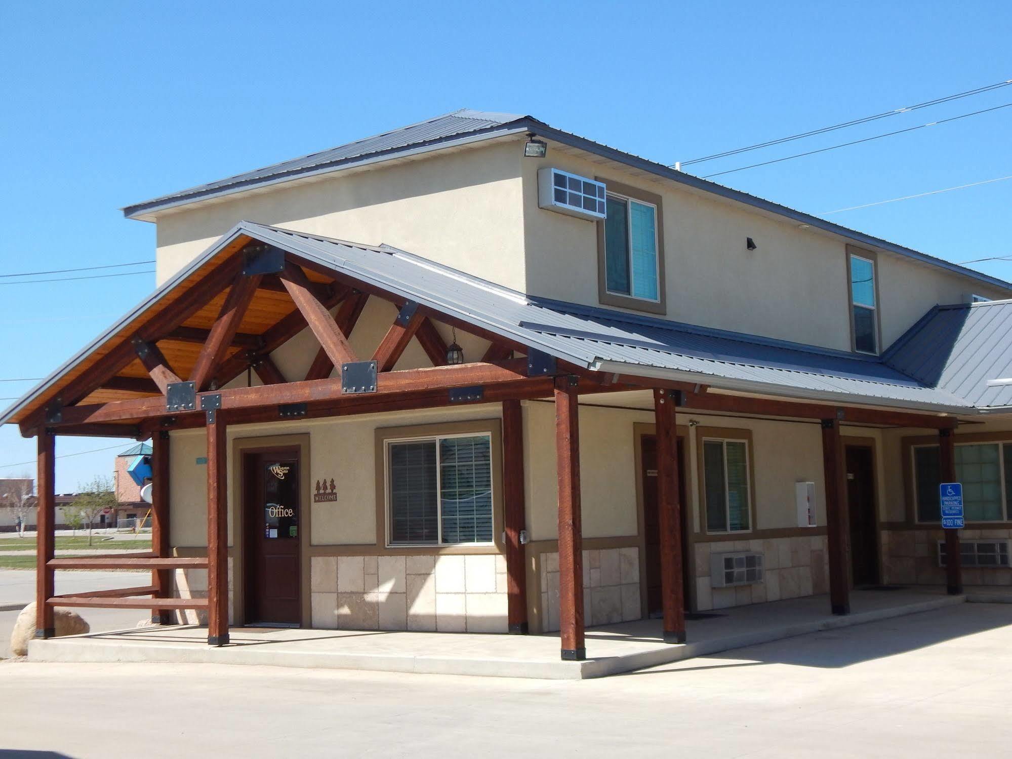 Winterton Suites Williston Ngoại thất bức ảnh