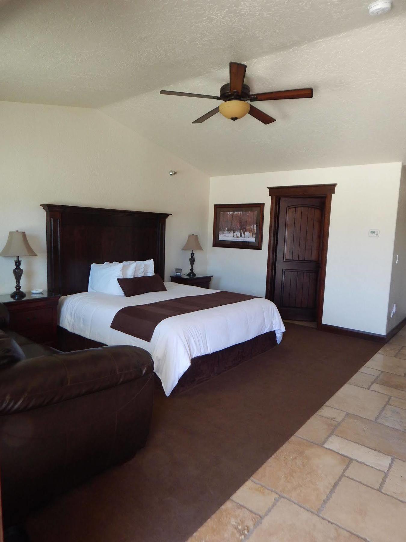 Winterton Suites Williston Ngoại thất bức ảnh