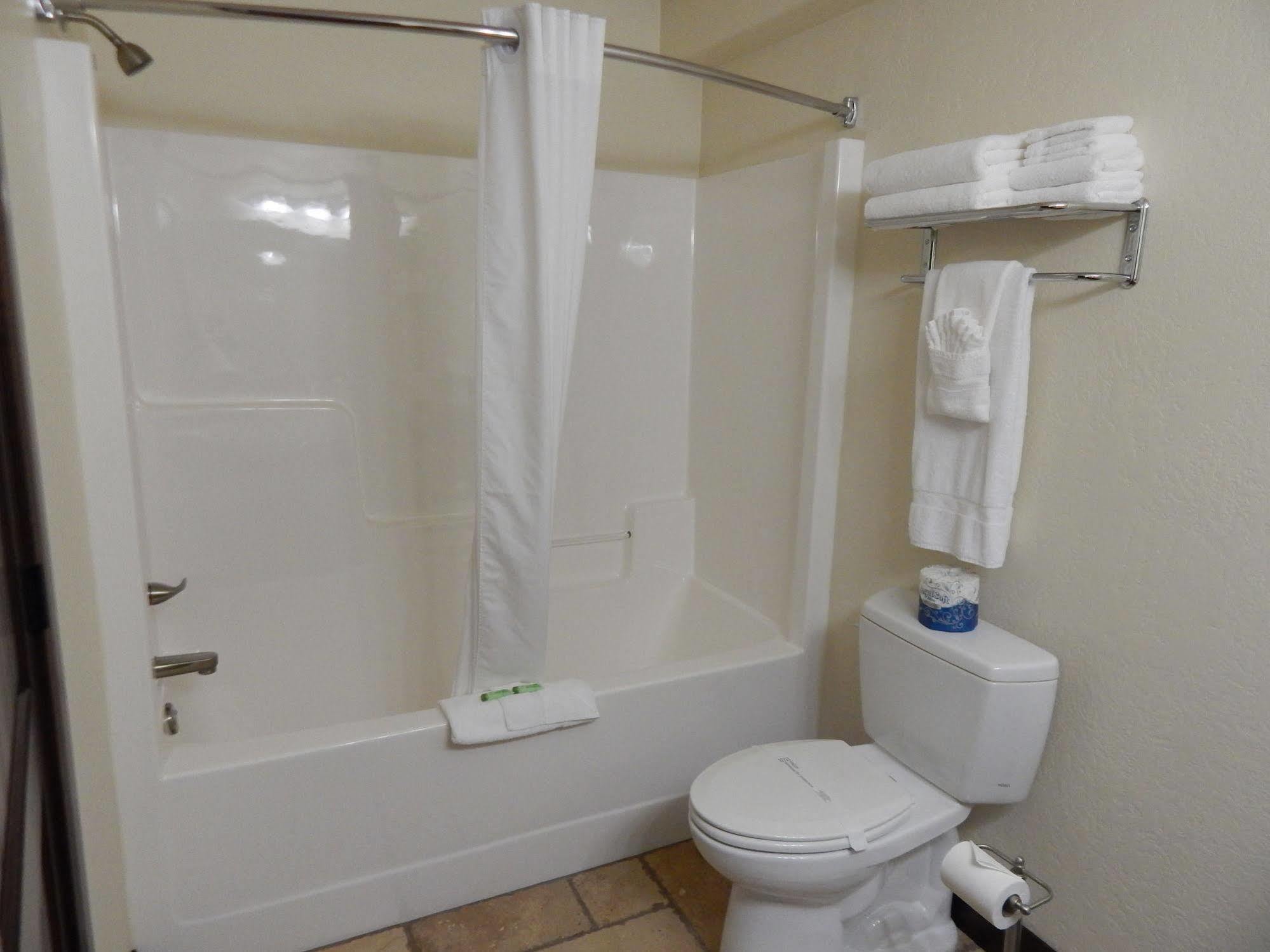 Winterton Suites Williston Ngoại thất bức ảnh