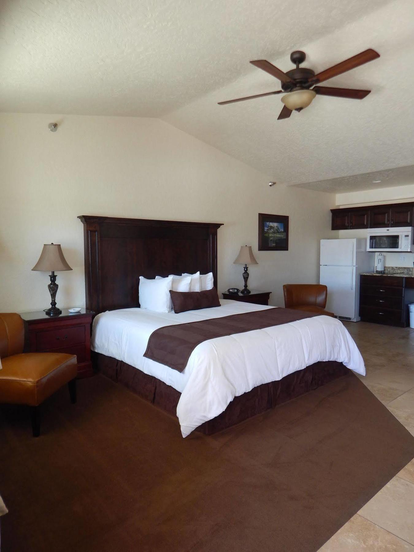 Winterton Suites Williston Ngoại thất bức ảnh