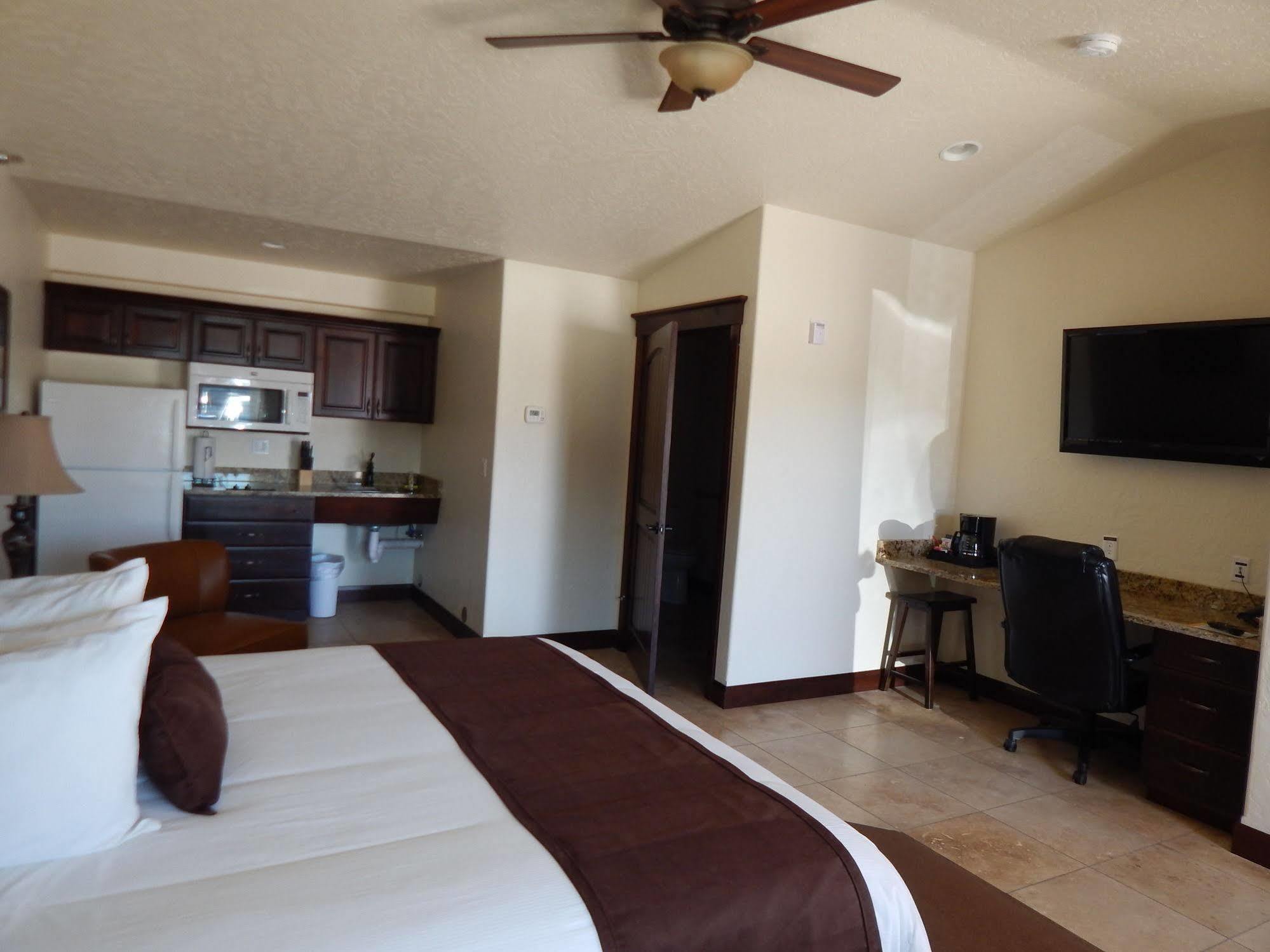 Winterton Suites Williston Ngoại thất bức ảnh